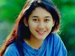 Lagu yang mempunyai banyak versi cover tersebut dirilis pada 1 desember 1989. Ø§Ù‚ØªØ±Ø§Ø­ Ø§Ù„Ø±Ø§Ø¯ÙŠÙˆÙ… ØºÙŠØ± Ù…Ù†ØµÙ Nike Ardilla Bintang Kehidupan Lirik Castellumfurca It