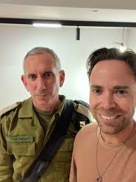 Russell Pearlman's Instagram, Twitter & Facebook