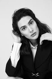 12 yıl önce meslektaşı halit ergenç ile evlenen ve iki oğlu olan oyuncu bergüzel korel, 3. Berguzar Korel