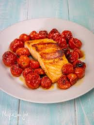 Aggiungere al salmone i pomodorini tagliati a spicchi e un po' di sale. Filetto Di Salmone Con Pomodorini Agrodolci Mangia Bevi Godi Blog Di Cucina E Ricette