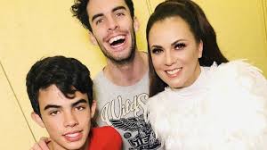 Want to see edith marquez in concert? Edith Marquez Impulsa Carrera Musical De Su Hijo