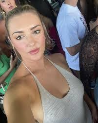 Amanda Lundblad's Instagram, Twitter & Facebook