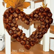 Selber Machen Basteln Diy Ideen Anleitung Selber Machen Ines Felix Kastanien Eicheln Herbst Herz Eicheln Weihnachtskranz Basteln Mit Kindern Herbst