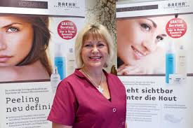 Jubiläum in Tönning: 20 Jahre Kosmetikstudio Sandra Brüning-Schuldt Der  jüngste Kosmetik-Patient ist gerade einmal zwölf Jahre alt, die älteste  Kundin blickt auf 85 Lebensjahre zurück. Beide eint, dass sie dem größten  Organ