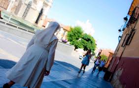 Resultado de imagen de composicion fotografica LA REGLA DE LA MIRADA SINGULAR