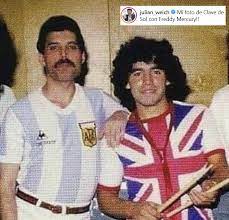 En un programa mío jamás. Julian Weich Compartio Una Foto De Freddie Mercury En Argentina Radio Mitre