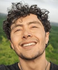 Diego Parra's Instagram, Twitter & Facebook