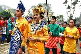 5 adat istiadat suku melayu : Festival Arakan Pengantin Contoh Acara Pernikahan Di Kota Pontianak Halaman All Kompas Com