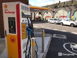 Shell recharge station holloway road, now with little waitrose. Shell Kilburn Charging Station In Londres