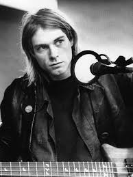 Kurt cobain smoked cigarettes, wore old ratty clothes, his hair looked dirty and his shoes were filthy but according to two different sources cobain smelled great. Undercut Kurt Cobain Short Hair Novocom Top
