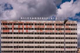 Ist es möglich, dass sich fremde geister in einem haus aufhalten, welches schon immer im familienbesitz war? Leerstehende Hauser In Berlin 12 Geistervillen Und Schrottimmobilien