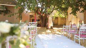 Dieses schöne brautkleid sucht ein neues zuhause. Erstaunliche Rustikale Dekoration Der Hochzeitszeremonie Mit Heu Stuhle Bluhen Das Floristischen Compoitions Und Hochzeitskleid Stock Footage Video Von Gastfreundschaft Hintergrund 99489734