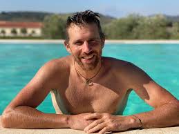 Depois de ter estado ao serviço do extra do big brother ao longo de duas edições, maria botelho moniz foi promovida a apresentadora do dois às 10, o formato das. Maria Botelho Moniz Abandona Big Brother Em Lagrimas Enquanto Claudio Ramos Se Mantem De Pedra E Cal Nacional Flash