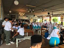 Berbagi ke twitter berbagi ke facebook bagikan ke pinterest. Kantin Sekolah Rare 2018 Only In Viral Media Johor Facebook