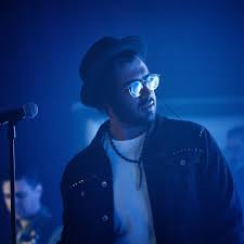 110 5k Likes 10 2k Comments Roham Hadian Rohamhadian Official On Instagram بعضی وقتا عاشق دنیای تنهایی خودمم Band Photos Black Hair Boy Mega Star