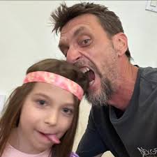 CM Punk BANNED fans from TALKING TO HIM and SHAKING HIS HAND at autograph  signing! At WWE World, signs were posted that told fans not to touch Punk,  not to shake his