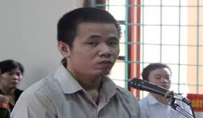 Nghi vợ ngoại tình, nửa đêm Thịnh đánh chị Lý, bắt cởi hết quần áo bò về  phòng trước sự chứng kiến của mẹ, vợ chồng em trai và đứa con gái 4 tuổi.