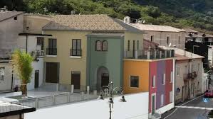 Inoltre, nello scegliere un colore piuttosto che un altro, occorre tenere bene presente non solo i propri gusti personali, lo stile della casa ma anche e soprattutto il contesto in cui è inserita. Come Scegliere Il Colore Esterno Della Casa Con La Realta Virtuale Biblus Bim