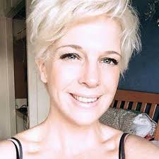 Tajemniczy zgon znanej dziennikarki BBC. Przed śmiercią napisała: "jestem  sama w domu"