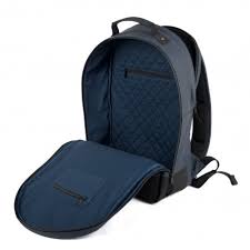 Réalisé en nylon, ce modèle bien pensé renferme plusieurs poches fonctionnelles, dont une pour smartphone et une autre pour votre ordinateur. Sac A Dos Waterproof Bleu Marine Homme Billybelt