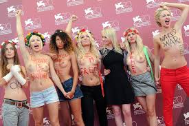 Femme qui montre ses seins a un motard. Les Femen Des Femmes Faibles Dixit Leur Fondateur