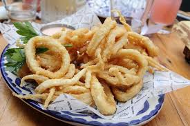 La Recette Des Calamars Frits A La Romaine La Cuisine Italienne Calamars Frits Recettes De Cuisine Cuisine Italienne
