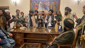 Jun 30, 2021 · 2020年2月底，美國前總統川普與塔利班簽署結束阿富汗戰爭的和平協議，協議內容包括減少美軍在阿富汗的駐軍、交換囚犯和啟動阿富汗各方會談。 根據協議，美軍本來應該於今年5月1日前全部撤離阿富汗，不過現任美國總統拜登表示在期限內全面撤軍有困難. Ugerofpeyxti9m