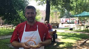 A kormánypárti országgyűlési képviselőt és 32 társát bűnszervezetben elkövetett költségvetési csalással vádolják. Simonka Gyorgy Home Facebook