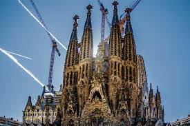 Ob der termin gehalten werden kann, ist aber von vielerlei faktoren abhängig, so auch vom geldfluss für dieses projekt. Sagrada Familia Barcelona Gaudi S Unvollendetes Bauwerk