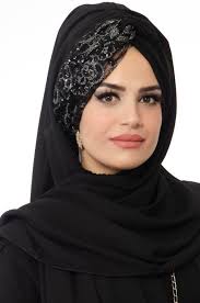 Aise Tesettur Isiltili Siyah Abiye Sal Modelleri Siyah Abiye Kadin Elbiseleri Guzel Turban