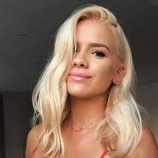 Posh Oxford student who attended four public schools abandons law career to  become 'Instagram influencer'