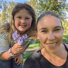 Estelle Sheldon's Instagram, Twitter & Facebook