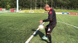 Listen to foppall med bernt hulsker with 256 episodes, free! Bend It Like Hulsker Bernt Hulsker Moter Fredrik Haugen Og Banker Ballen I Krysset Youtube