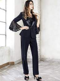 Tute le maison più amate inseriscono nelle loro collezioni tute eleganti da cerimonia in forme per ogni esigenza, creazioni fashion e femminili che le donne scelgono sempre più spesso negli ultimi anni in alternativa agli abiti lunghi e corti da occasione. Saltare Spicca Marca Camicia Elegante Da Matrimonio Donne Familylivingministries Net