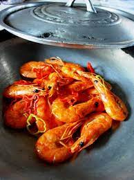 Spicy Jamaican Pepper Shrimp Is A Local Favourite Sold By The Bag From Vendors Typically At The Beach These Cooking Seafood Jamaica Food Caribbean Recipes