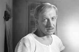 Галина волчек часто отправлялась на гастроли и на съемки вместе с маленьким сыном, которого просто не с кем было оставить дома. Evgenij Evstigneev Publikacii I Stati Zhurnala Story