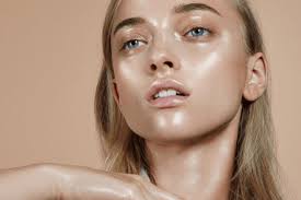 Set dengan loose powder agar lebih tahan lama di wajah. 7 Rekomendasi Foundation Yang Bagus Untuk Kulit Berminyak