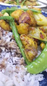 Sekarang dok tular nasi ayam kunyit, apa kata kreatif sikit, kita padankan ayam goreng kunyit dengan nasi goreng. Ayam Goreng Kunyit Pedas Lauk Sahur Yang Mudah Dan Sedap