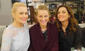 Κι ας μεγάλωσε με την ψευδαίσθηση ότι είναι αγόρι. Me Apeilhtikes Dia8eseis H Lena Drosakh Sto Soi Soy Gossip Tv Gr