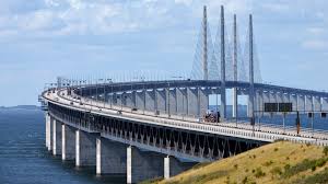 På natten går ett tåg i timmen. Granskontroll Pa Oresundsbron Inledd Dn Se