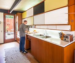 Photo 5 Of 10 In A Stunningly Restored Midcentury By Case Study Mid Century Modern Kitchen Mid Century Modern Kitchen Design Modern Kitchen Design