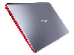 Asus calls this color scheme silver blue, but it has bold yellow accents around the edges. Asus Vivobook S15 S530 Serie Notebookcheck Com Externe Tests