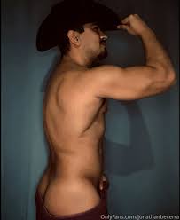 El actor Jonathan Becerra desnudo en OnlyFans