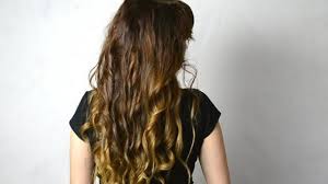 Dopo lo shampoo, sciacquare i capelli con questa soluzione. Rimedi Della Nonna Per Avere Capelli Ricci E Per Trattarli Senza Fare Danni