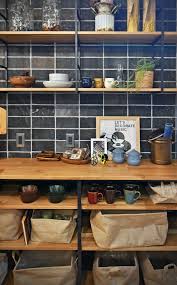 bino bino freeqhomes camp 中塚組 キッチン キッチンバック キッチン収納 見せる収納 タイル コンセント おしゃれ 男前 アイアン インテリア インダストリアル ウッドワン キッチンレイアウト 男前インテリア キッチン カウンターキッチン レイアウト