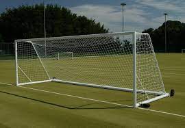 Pengertian sepak bola menurut sucipto dkk adalah permainan yang hampir seluruhnya dimainkan menggunakan kaki, kecuali seorang penjaga gawan yang dibolehkan menggunakan lengannya di. Saiz Pintu Bola Sepak Dalam Bola Sepak Besar 314167 Info