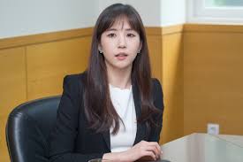 1997년에서 2004년 사이에 그는 일리노이 주 의회 상원에서 3선하였다. ë‚ ì•„ë¼ ì²­ë³€ ì„œìš¸ëŒ€ ë¡œìŠ¤ì¿¨ ì—°êµ¬ì§€ì›ì‹¤ ì´ì†Œì€ ë³€í˜¸ì‚¬