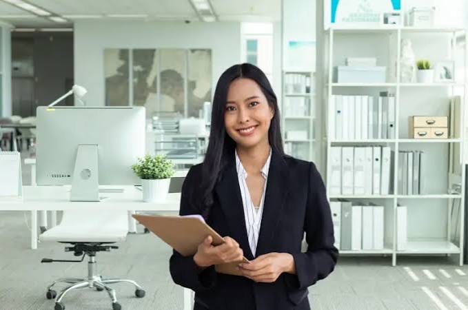 Tugas Sekretaris Bukan Hanya Mengurus Administrasi Lho!