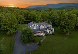 47 Romantic Hot Tub Hotels Near Catskill Mountains, Shandaken, NY |  RoomTubs.com