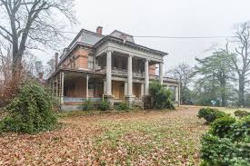 A Demo Permit Has Been Issued For This Abandoned South Carolina Mansion South Carolina Homes Abandoned Mansions Abandoned Mansion For Sale